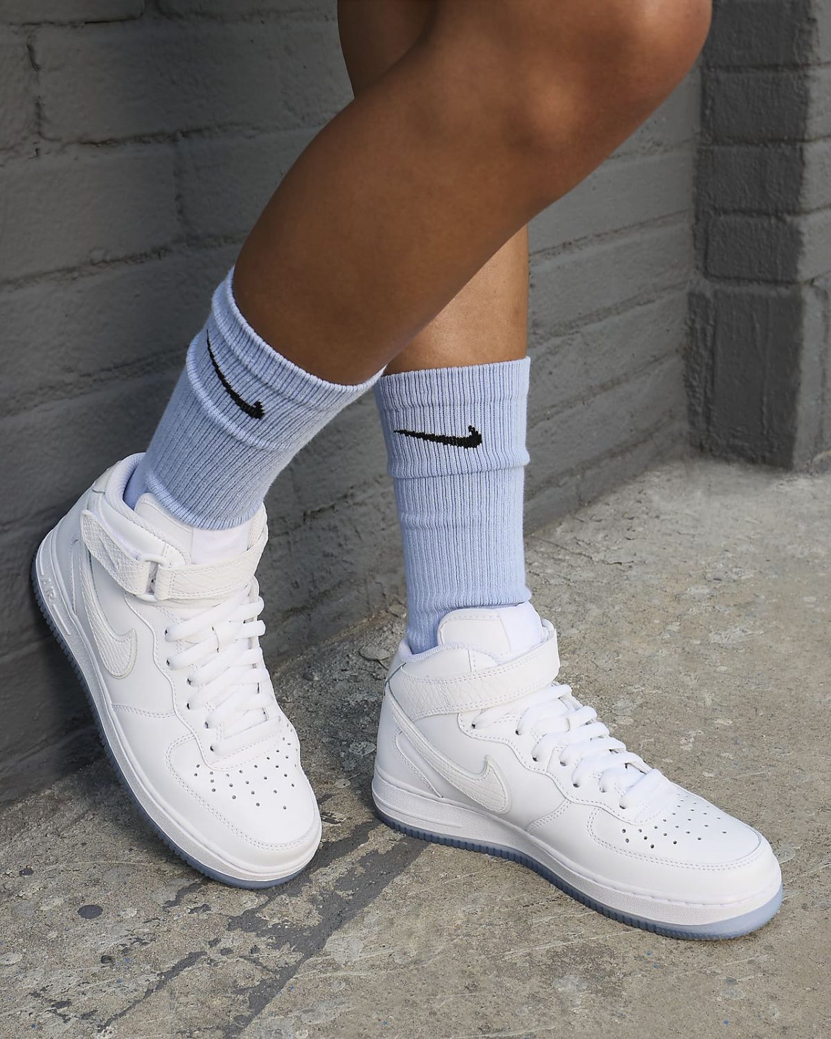 Женские кроссовки Nike AF1 Mid YOD фотография