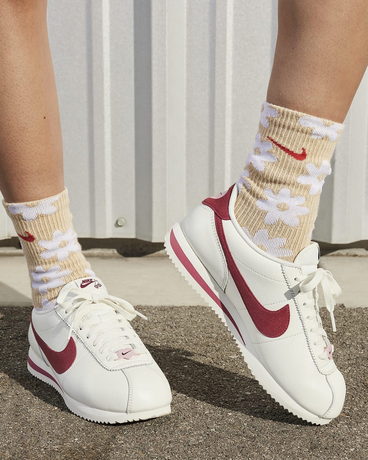 Женские кроссовки Nike Cortez SE фотография
