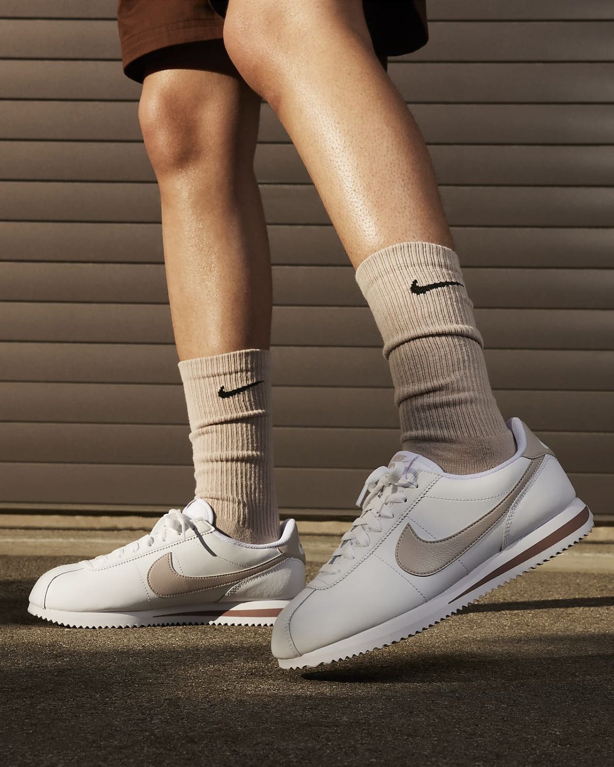 Женские кроссовки Nike Cortez фотография