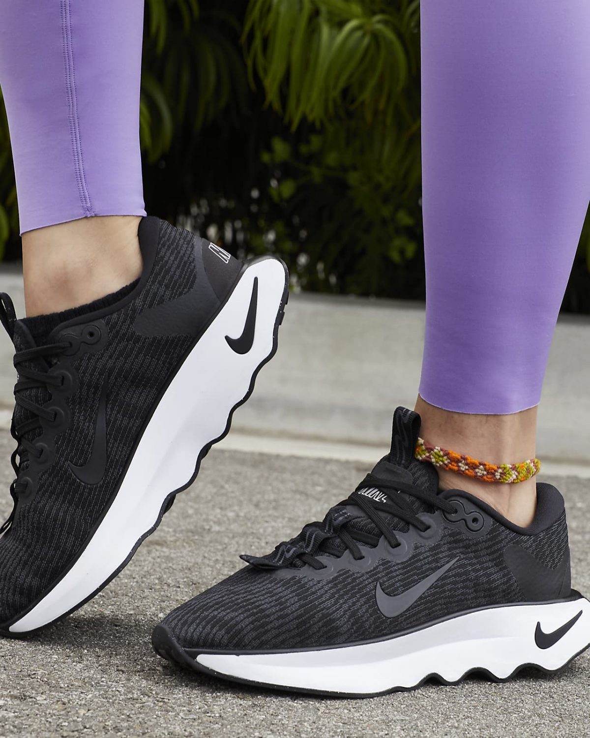 Женские кроссовки Nike Motiva фотография