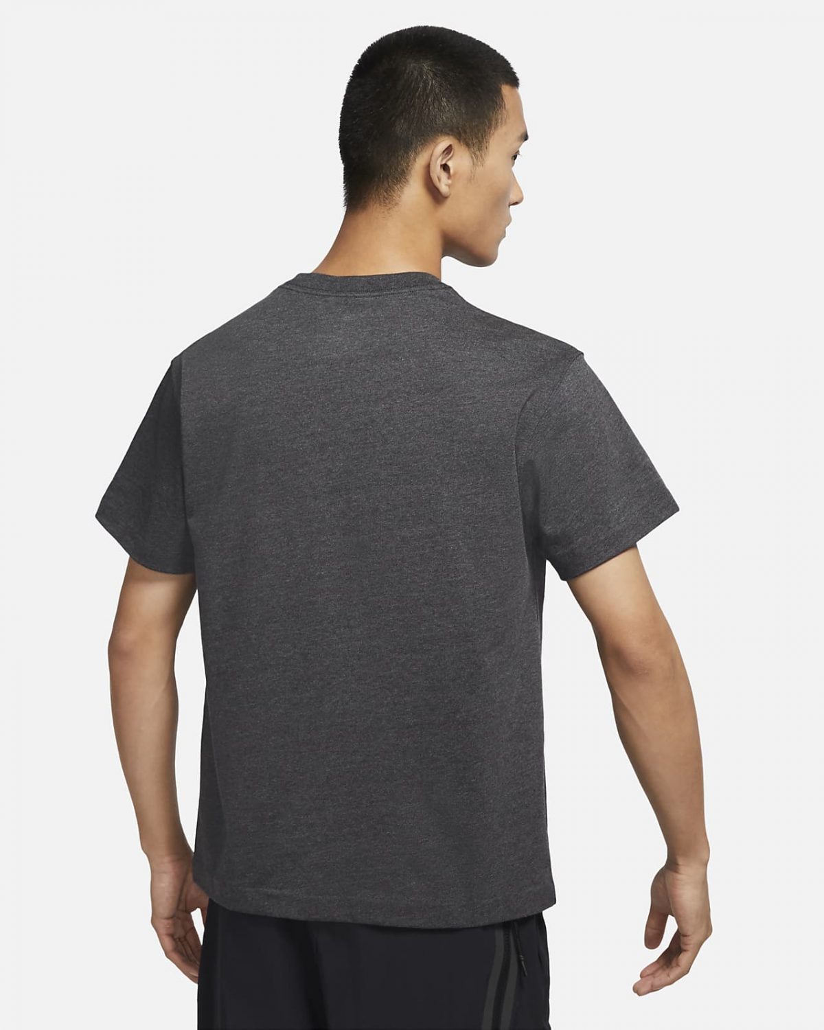 Мужская футболка Nike Sportswear Premium Essentials фотография