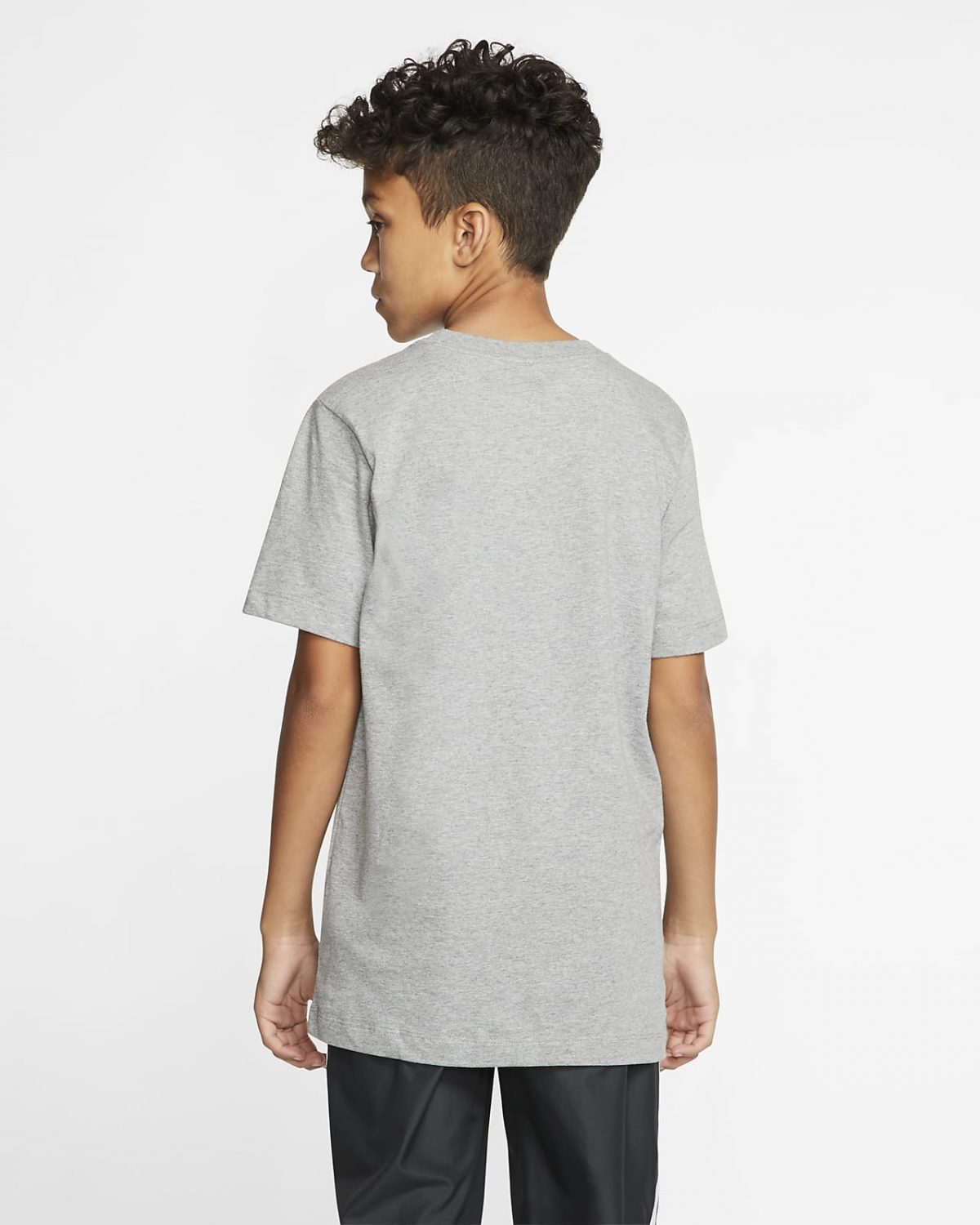 Детская футболка Nike Sportswear белая фотография