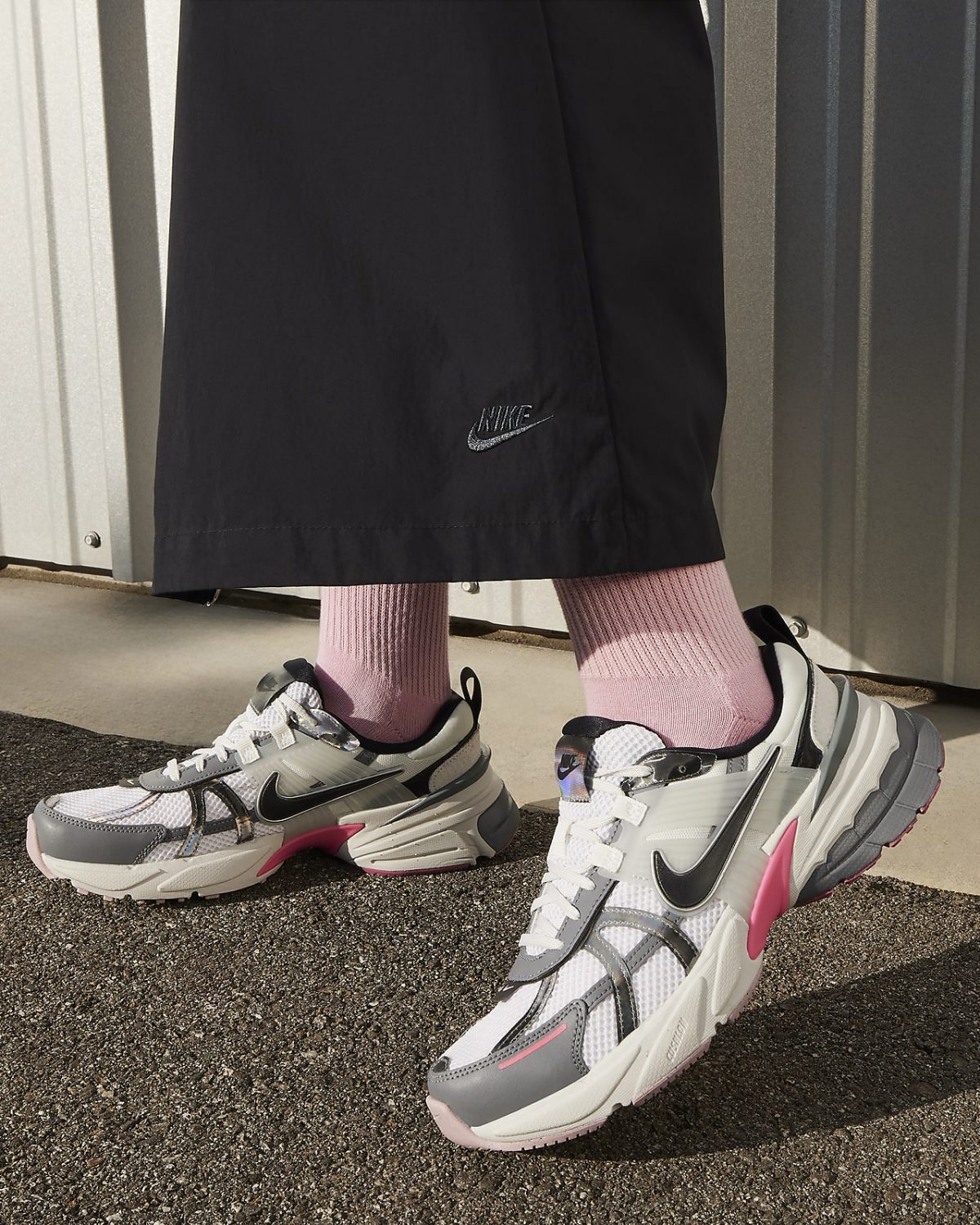 Женские кроссовки Nike V2K Run фотография