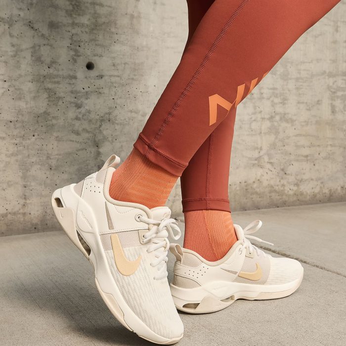 Женские кроссовки Nike Zoom Bella 6