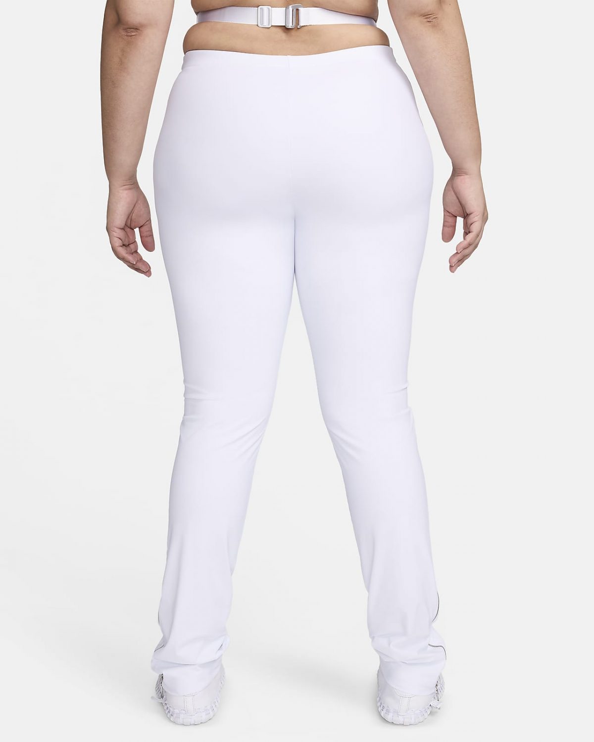 Женские брюки Nike x Jacquemus фотография