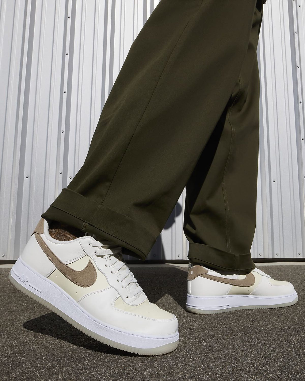 Мужские кроссовки Nike Air Force 1 '07 LV8 фотография