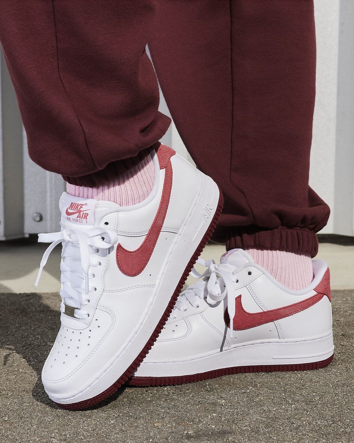 Nike air force red and white high best sale