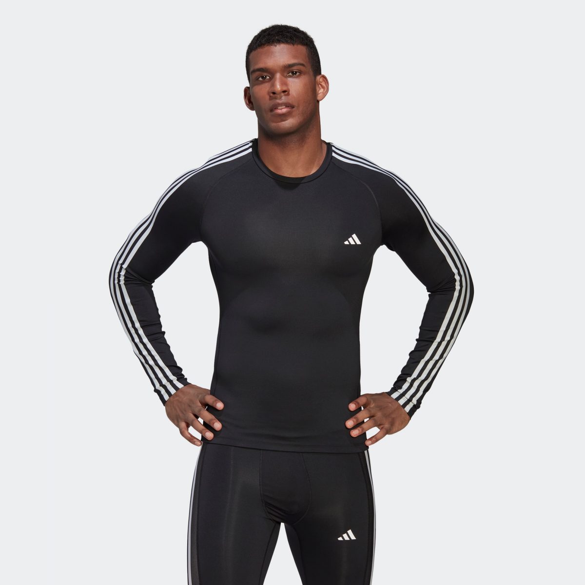 Мужская футболка adidas TECHFIT TRAINING LONG SLEEVE TEE черная фото