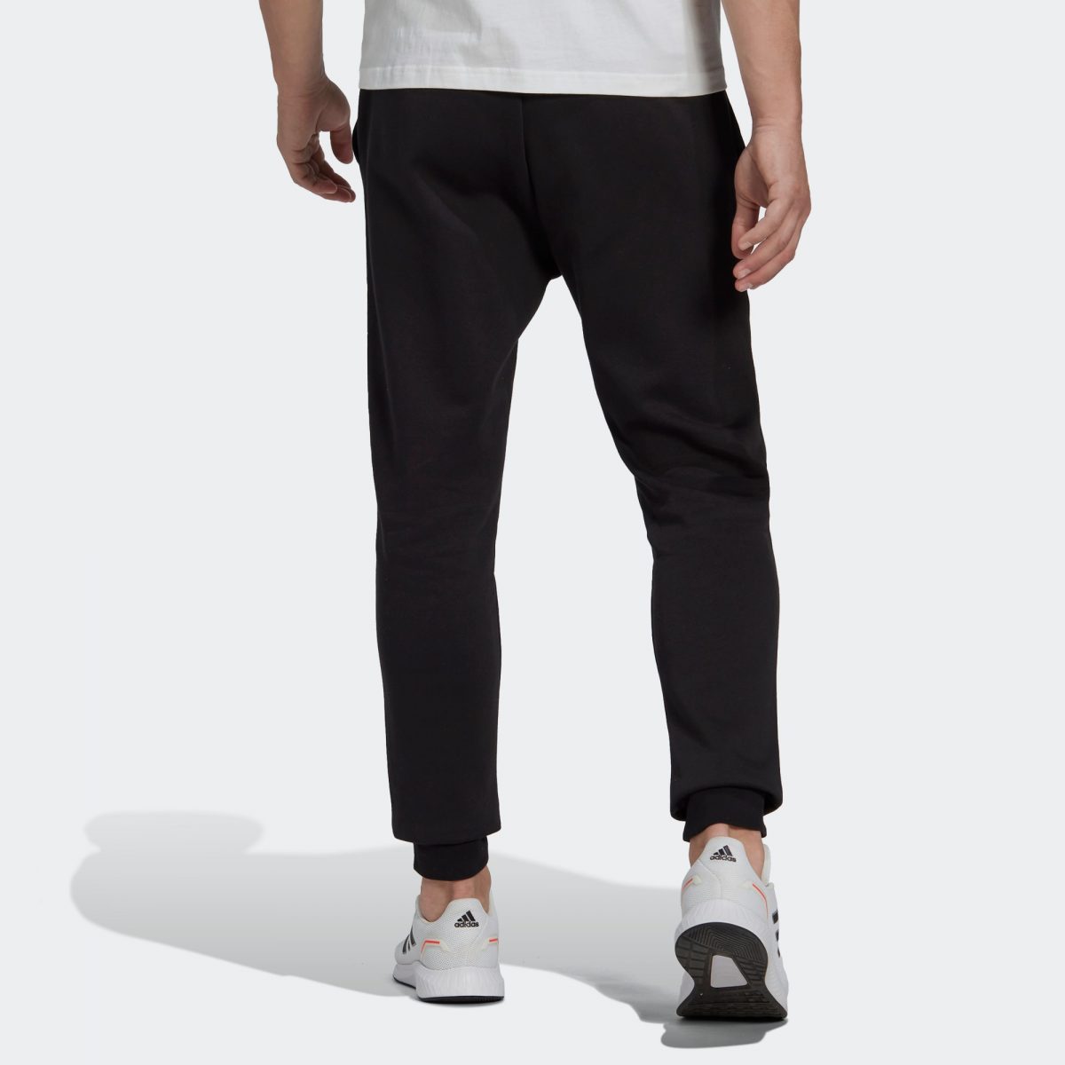 Мужские брюки adidas ESSENTIALS REGULAR TAPERED PANTS фотография