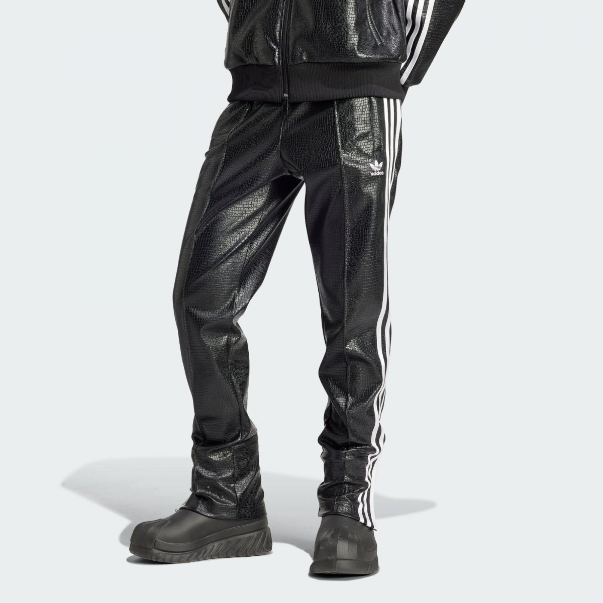Женские брюки adidas PREMIUM FAUX LEATHER SST LUXE фото