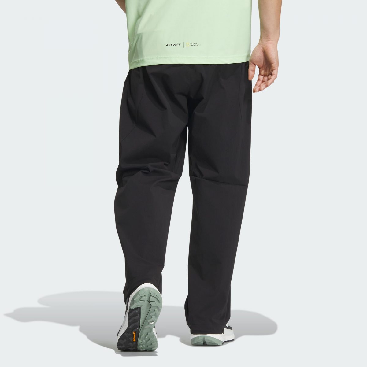 Мужские брюки adidas NATIONAL GEOGRAPHIC DWR PANTS фотография