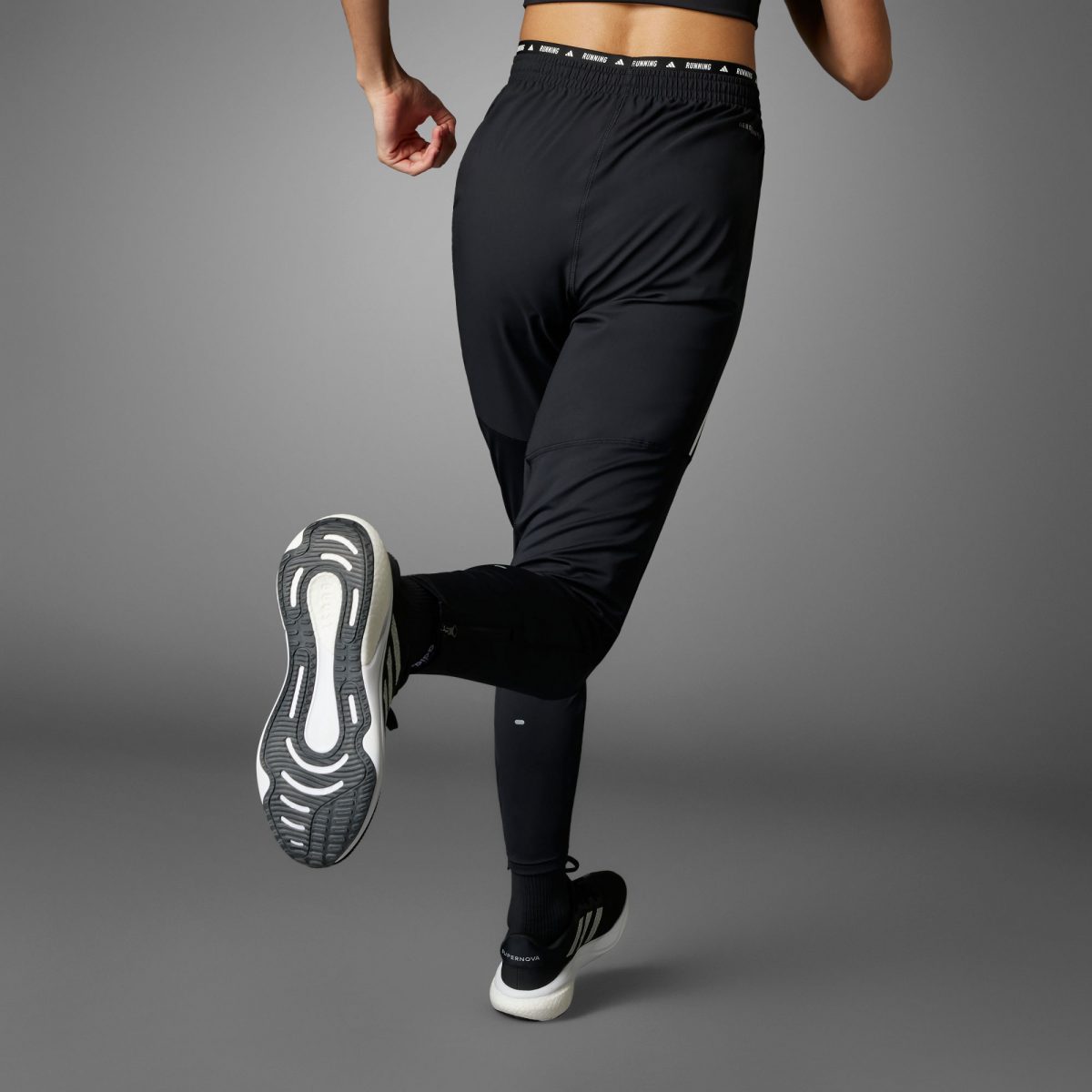Женские брюки adidas OWN THE RUN 3-STRIPES JOGGERS фотография