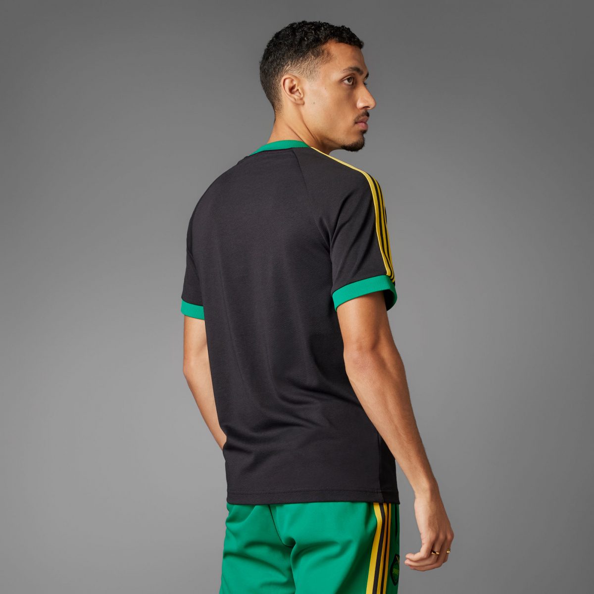 Мужская футболка adidas JAMAICA ADICOLOR 3-STRIPES TEE фотография