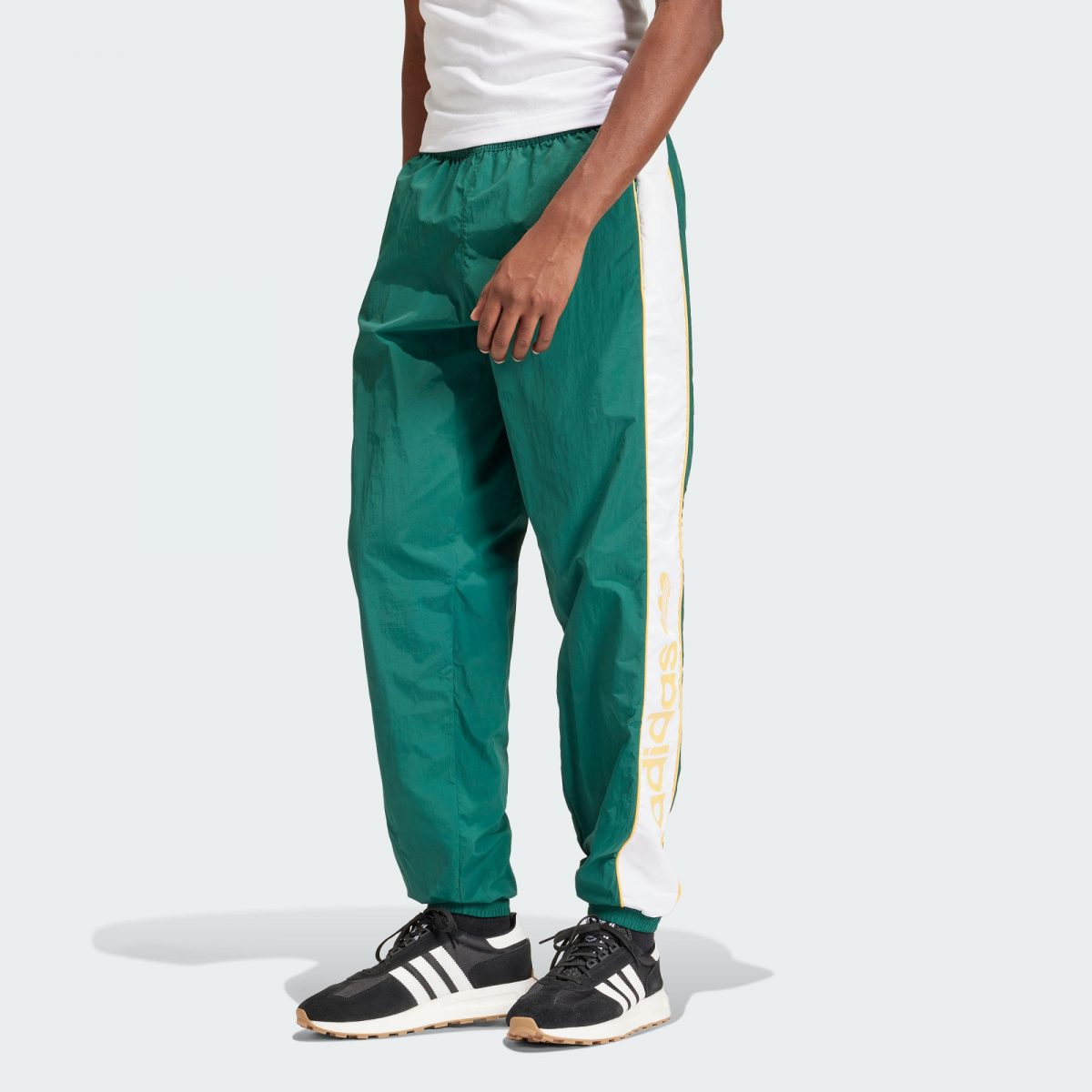 Мужские брюки adidas PANEL PANTS фото