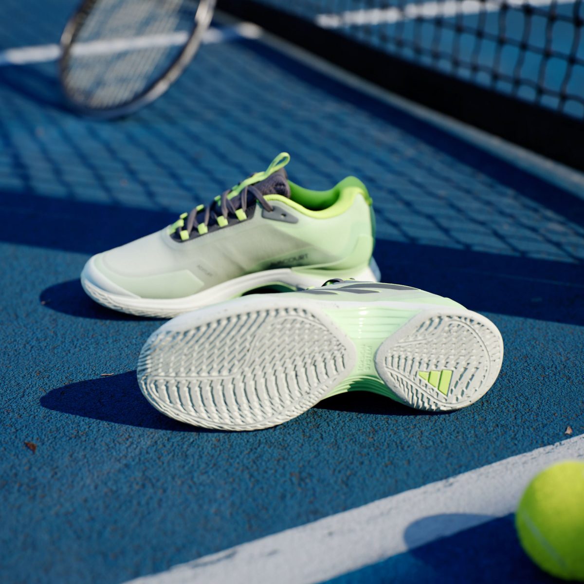 Женские кроссовки adidas AVACOURT 2 TENNIS SHOES фотография