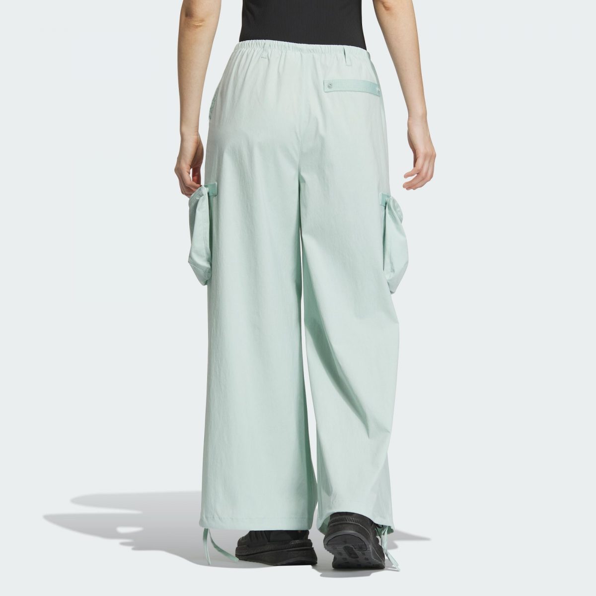 Женские брюки adidas FUTURE STYLE WOVEN PANTS фотография