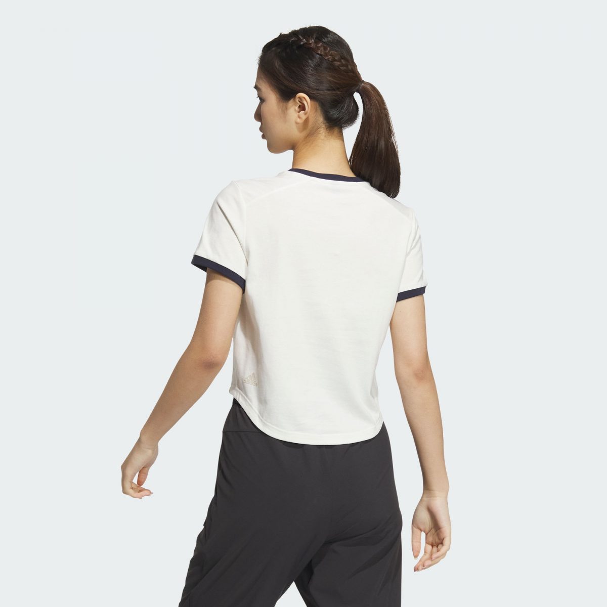 Женская футболка adidas SMALL LOGO T-SHIRT фотография