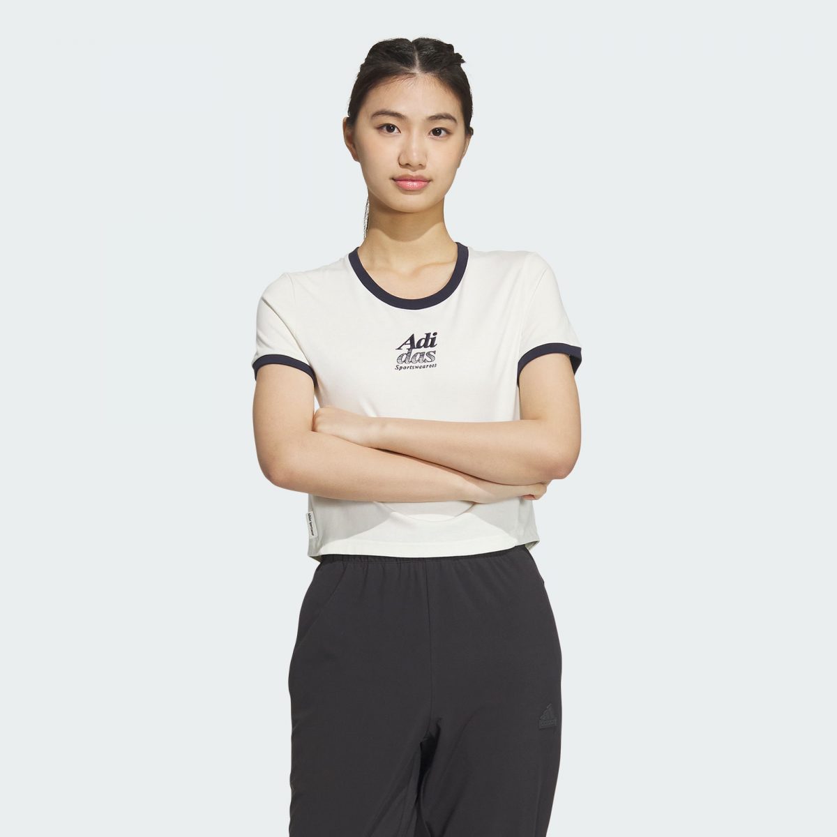 Женская футболка adidas SMALL LOGO T-SHIRT фото