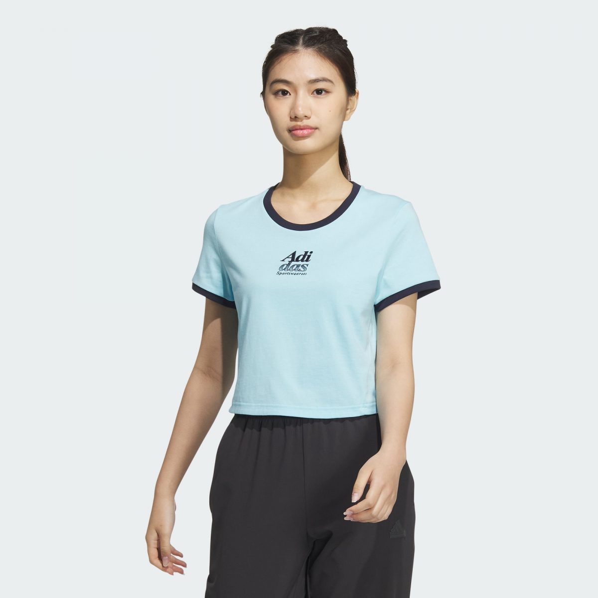 Женская футболка adidas SMALL LOGO T-SHIRT фото
