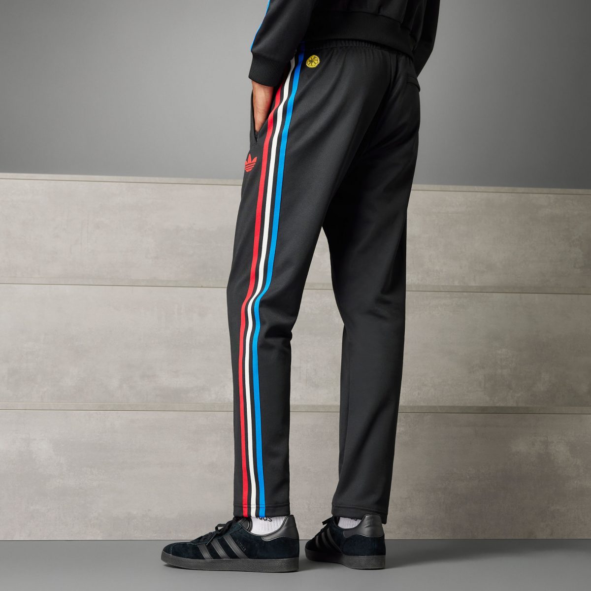 Мужские брюки adidas MANCHESTER UNITED STONE ROSES фотография