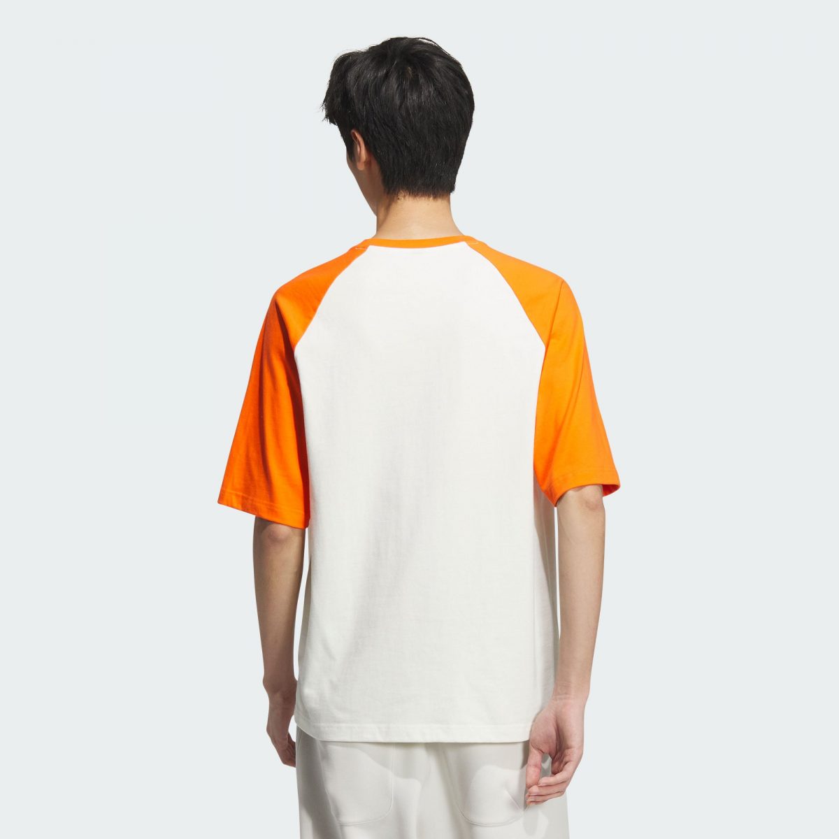 Мужская футболка adidas SMALL LOGO T-SHIRT фотография