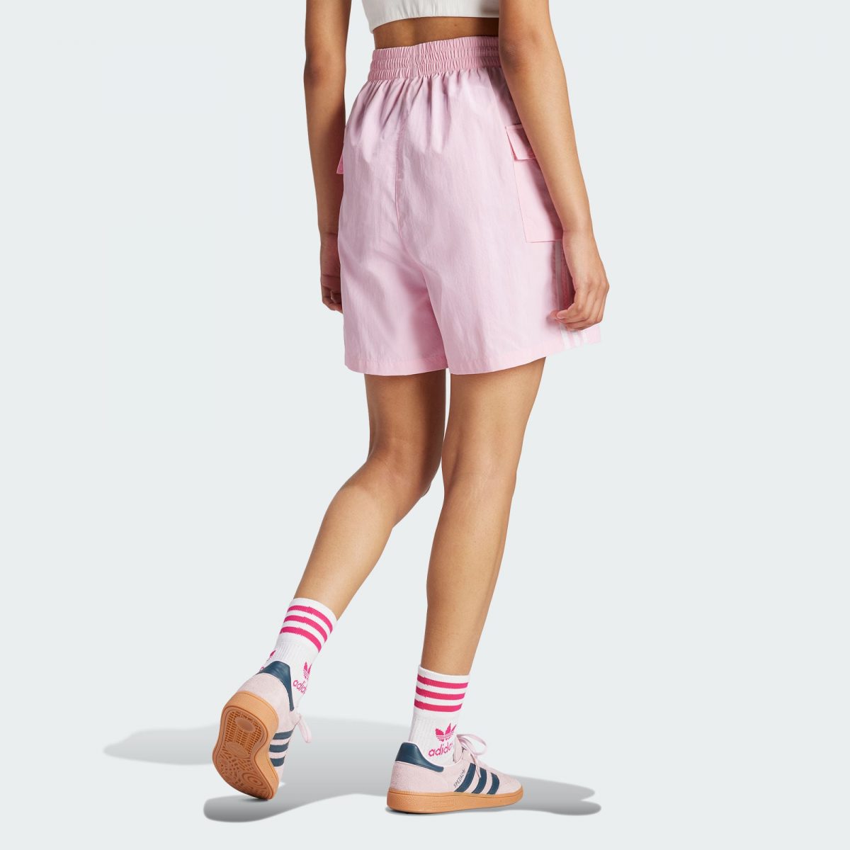 Женские шорты adidas ADICOLOR CARGO SHORTS розовые фотография