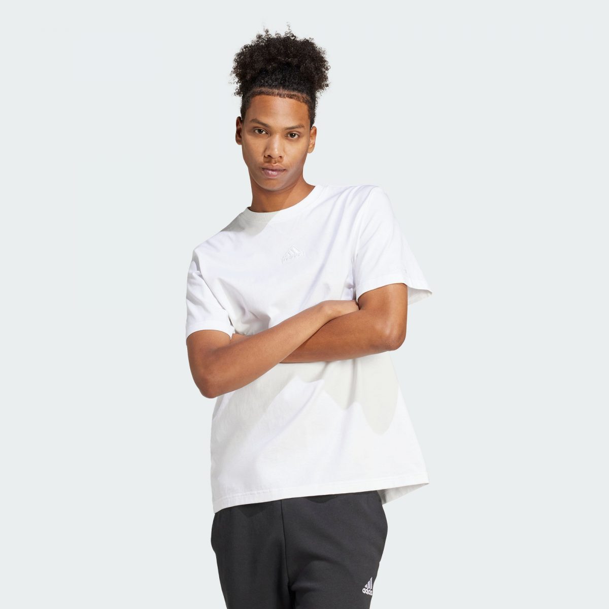 Мужская футболка adidas ALL SZN GRAPHIC TEE белая фото