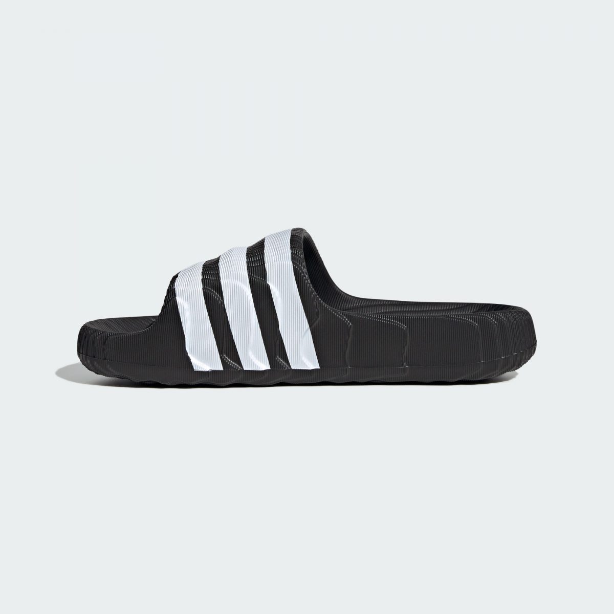 Сланцы adidas ADILETTE 22 SLIDES черно-белые фотография