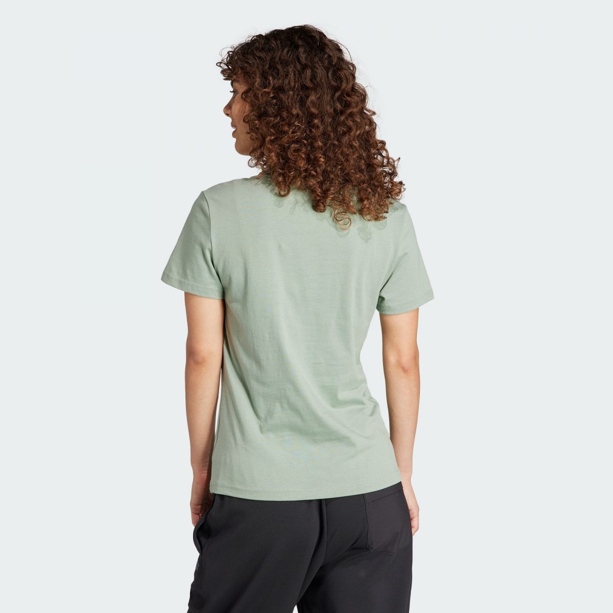 Женская футболка adidas CLASSIC LOGO T-SHIRT фотография