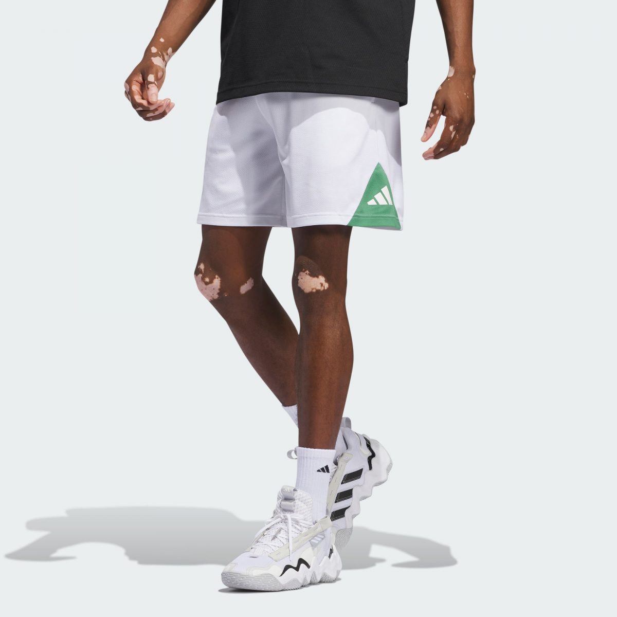 Мужские шорты adidas BASKETBALL BADGE OF SPORT SHORTS фото