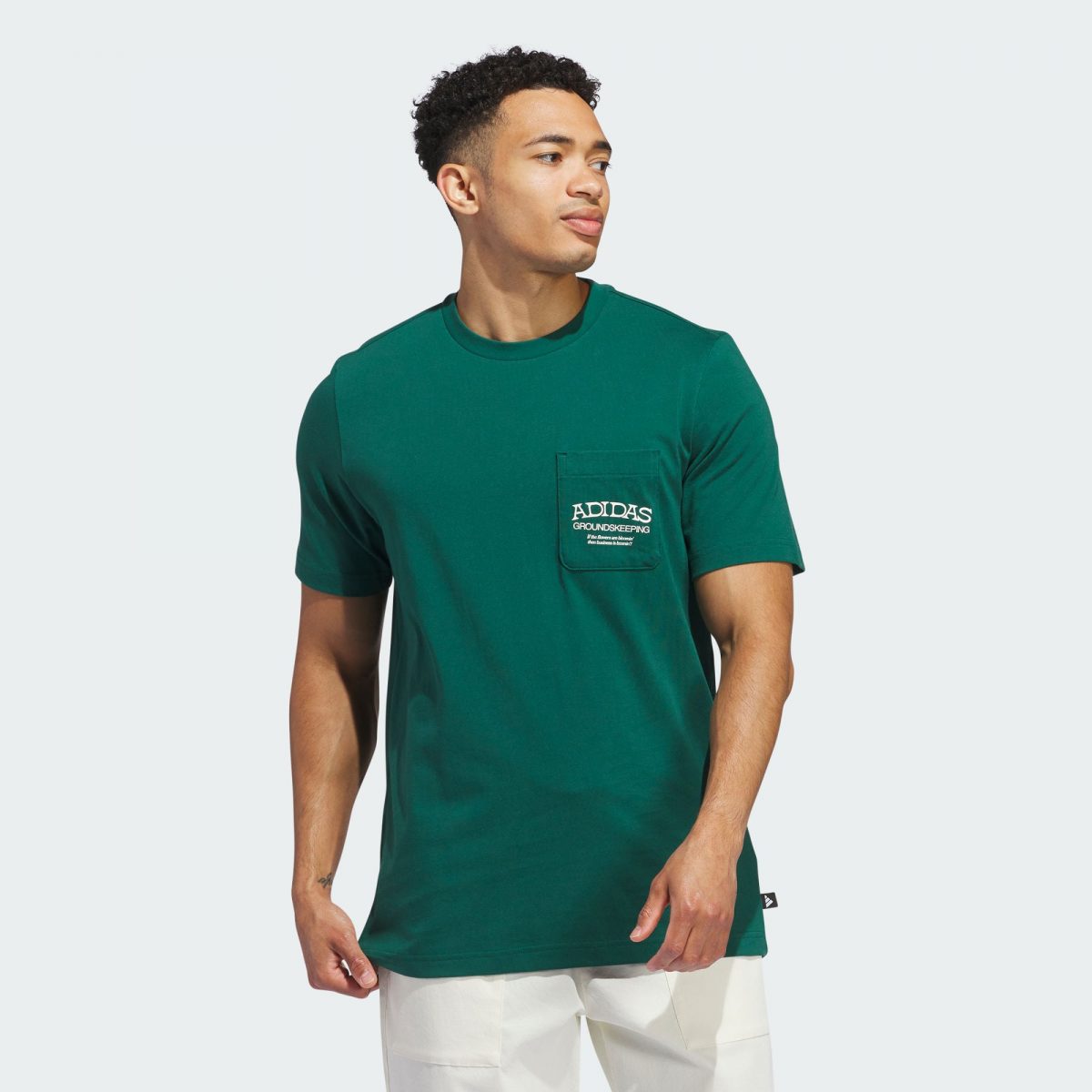 Мужская футболка adidas GROUNDSKEEPER GRAPHIC POCKET TEE зеленая фото