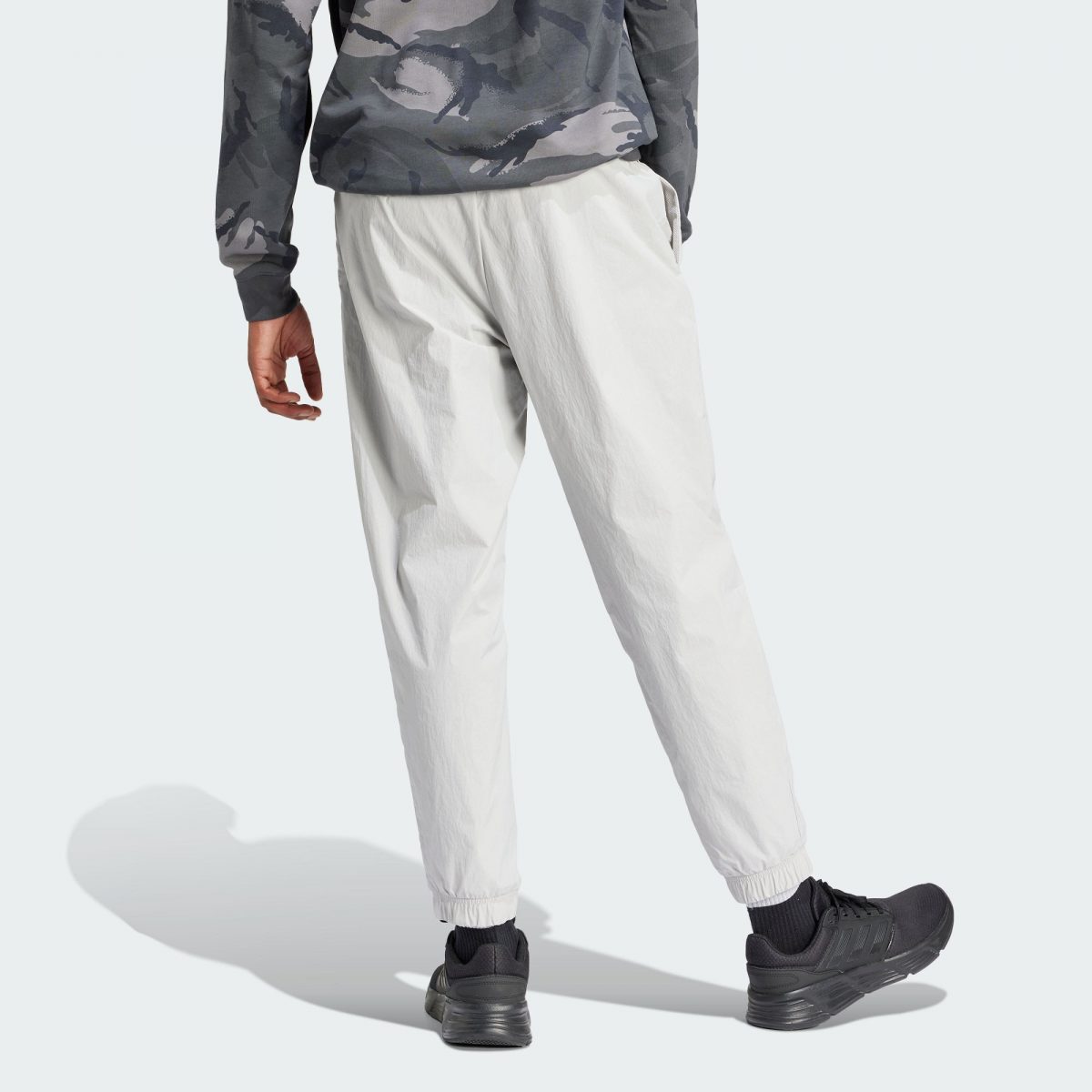 Мужские брюки adidas CITY ESCAPE PANTS серые фотография