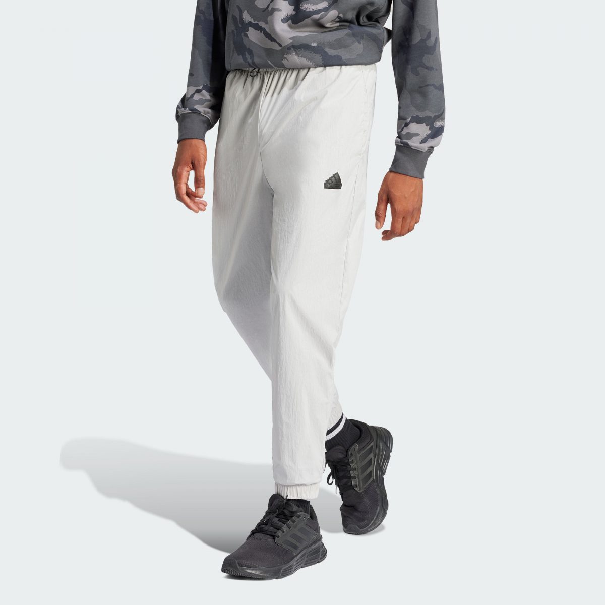 Мужские брюки adidas CITY ESCAPE PANTS серые фото