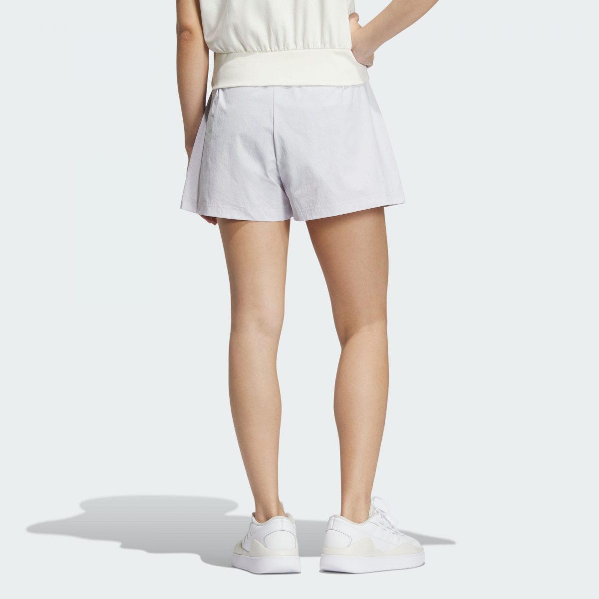 Женские шорты adidas SPORTSWEAR SHORTS фотография
