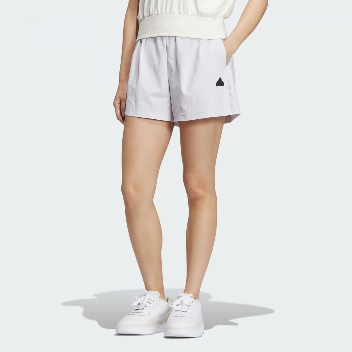 Женские шорты adidas SPORTSWEAR SHORTS фото