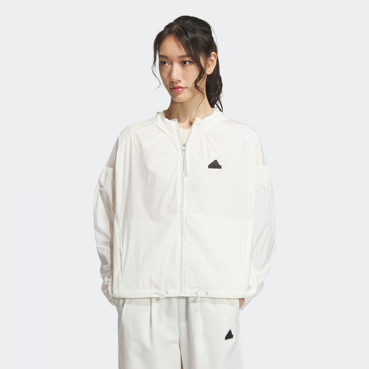 Женская куртка adidas WINDBREAKER IM8837 фото