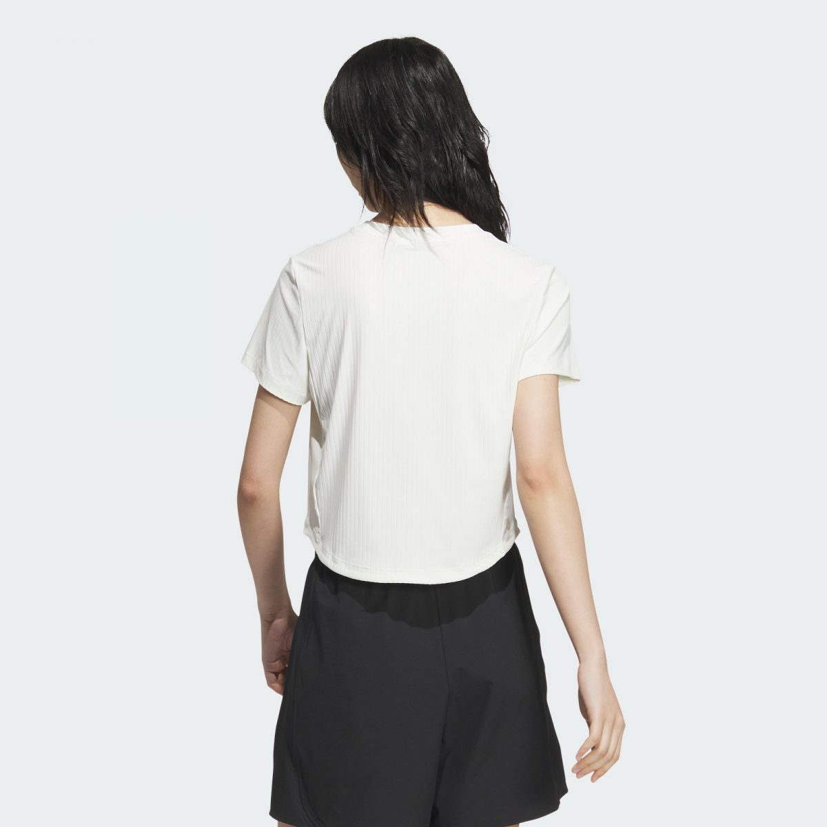 Женская футболка adidas MODERN TECH T-SHIRT фотография