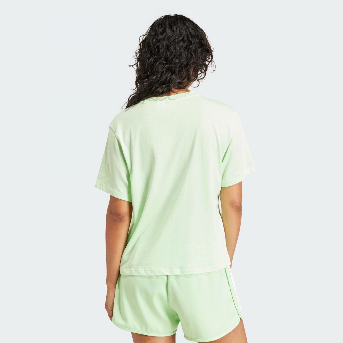 Женская футболка adidas ADICOLOR TREFOIL BOXY T-SHIRT фотография