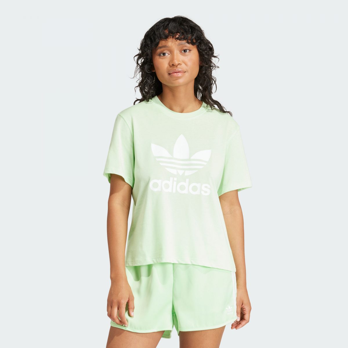 Женская футболка adidas ADICOLOR TREFOIL BOXY T-SHIRT фото