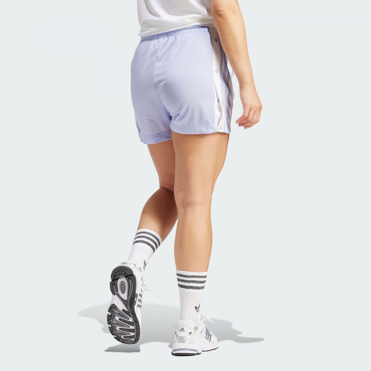 Женские шорты adidas ADICOLOR ADIBREAK SHORTS фотография
