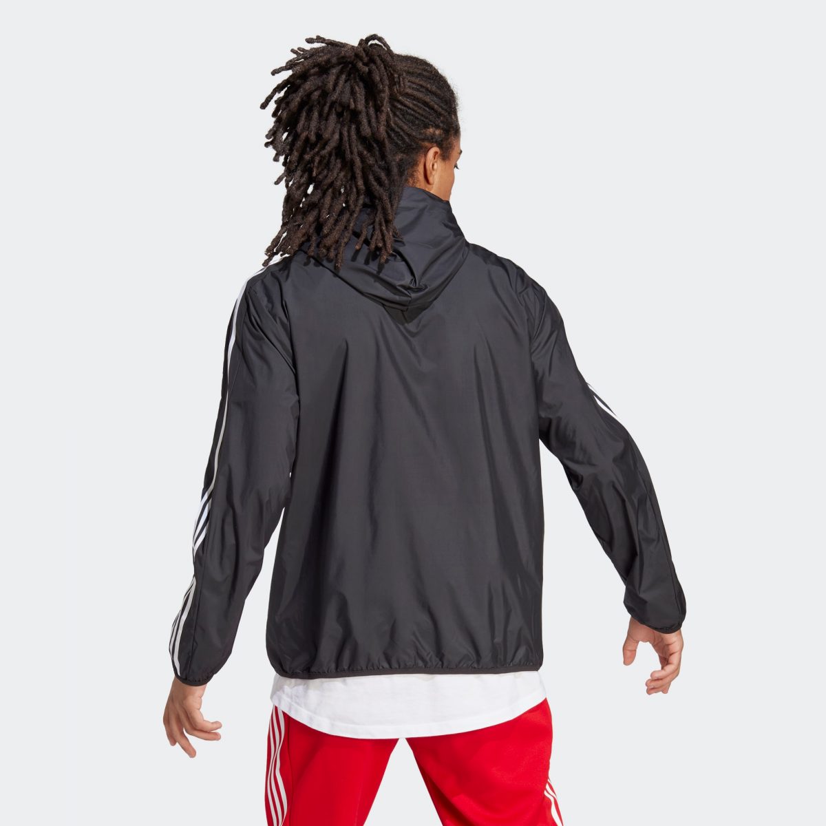 Мужская куртка adidas ESSENTIALS WOVEN WINDBREAKER черная фотография