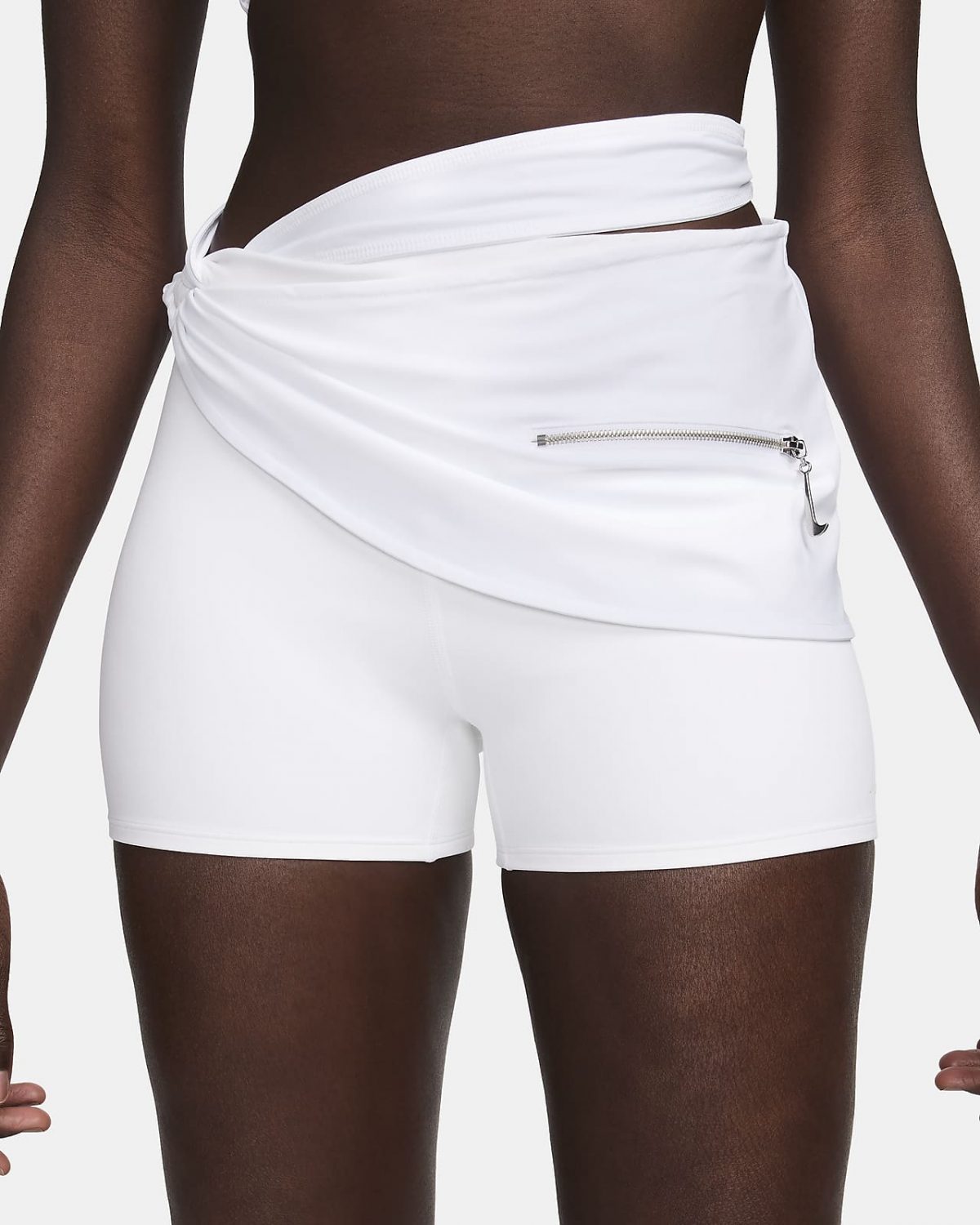 Женские шорты Nike x Jacquemus белые фотография