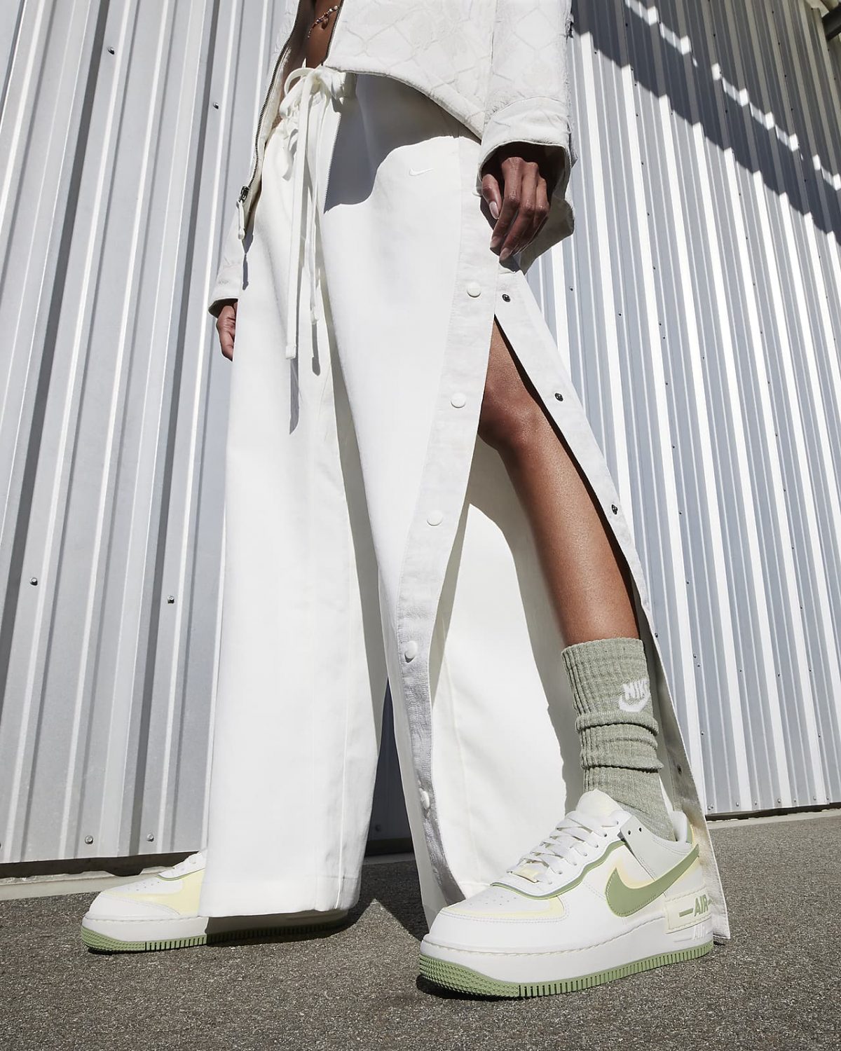 Женские кроссовки Nike AF1 Shadow зеленые фотография