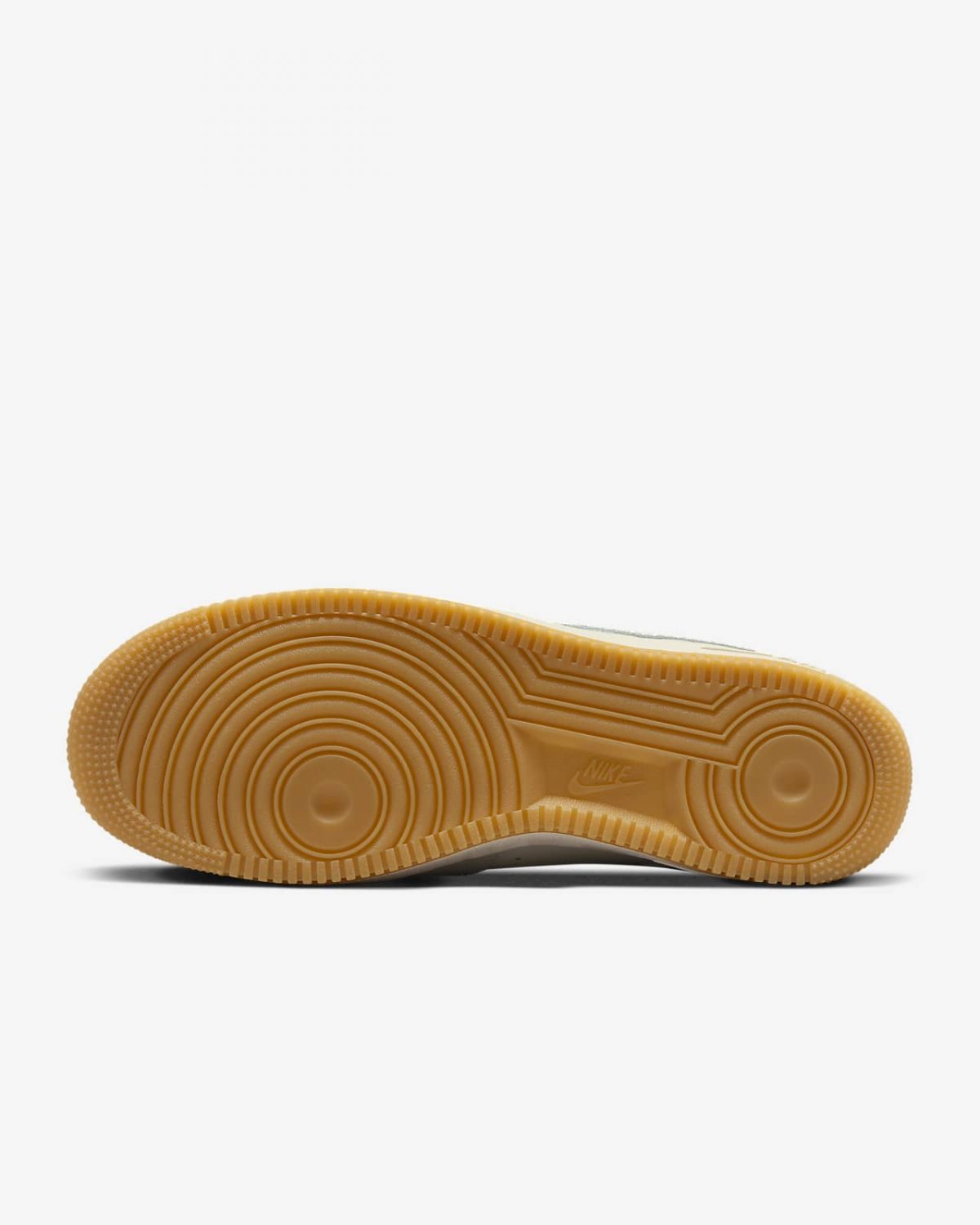 Мужские кроссовки Nike Air Force 1 ’07 коричневые фотография