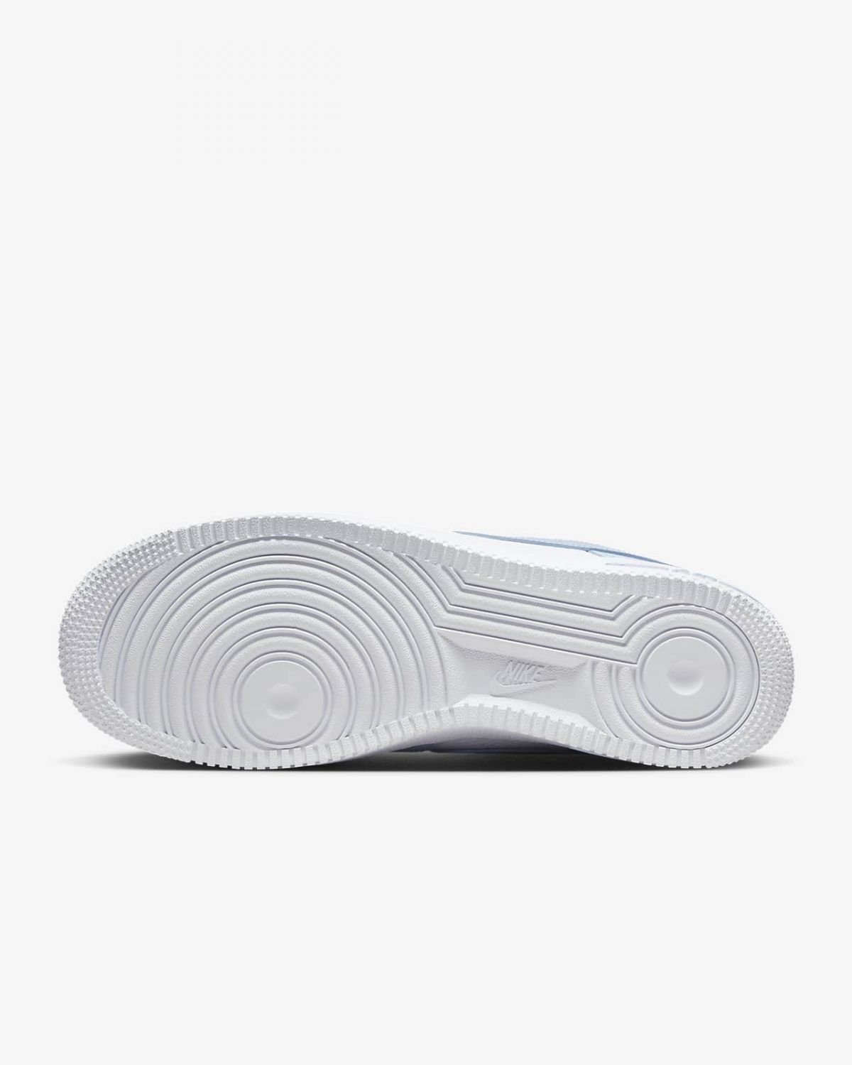 Мужские кроссовки Nike Air Force 1 ’07 белые фотография