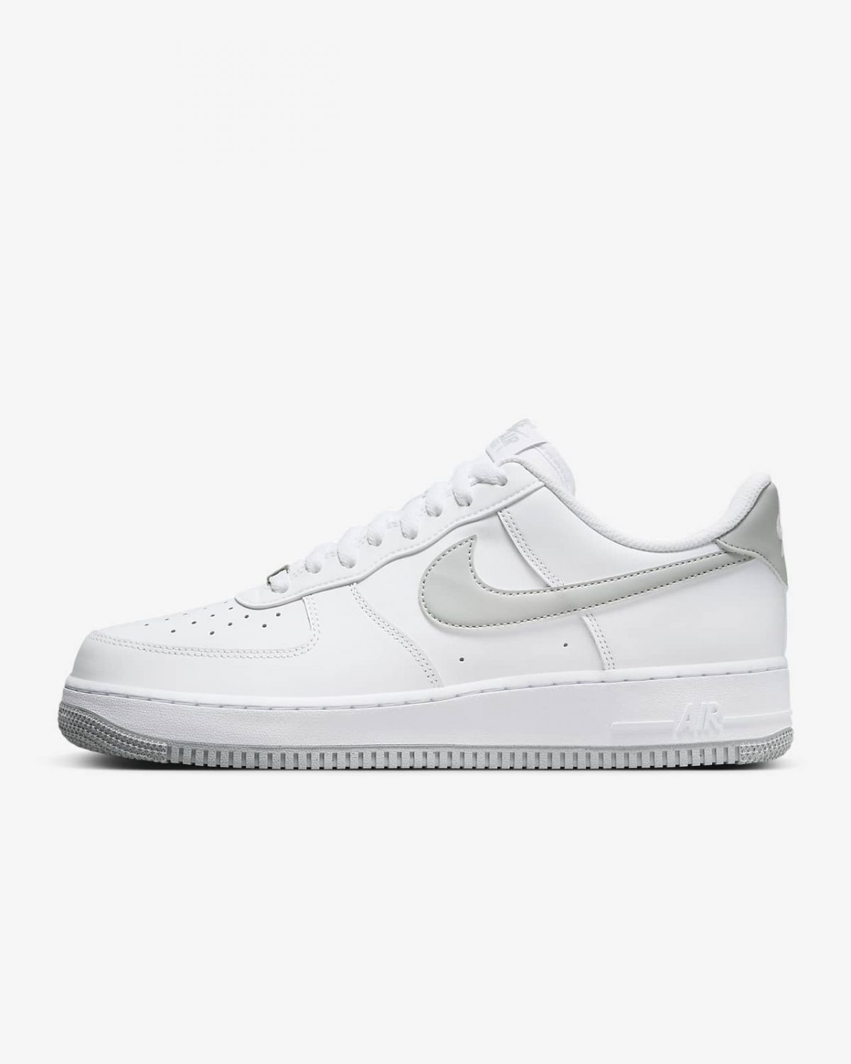 Мужские кроссовки Nike Air Force 1 ’07 белые фото