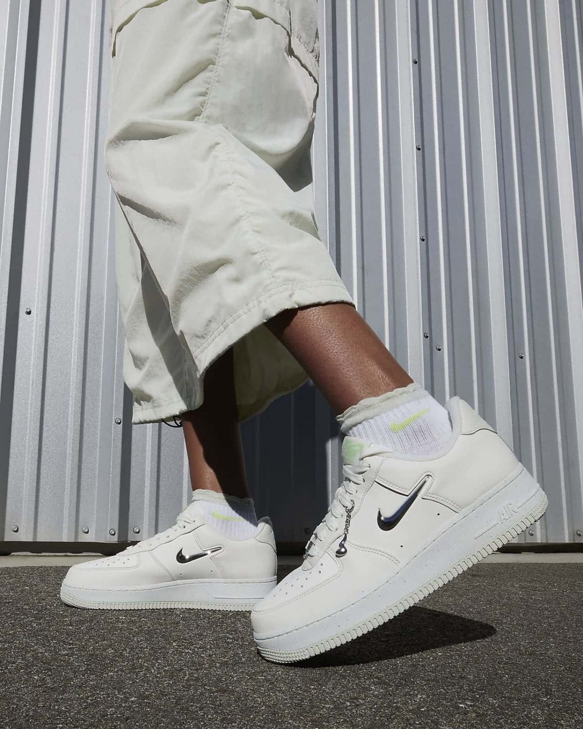 Женские кроссовки Nike Air Force 1 ’07 NN SE зеленые фотография