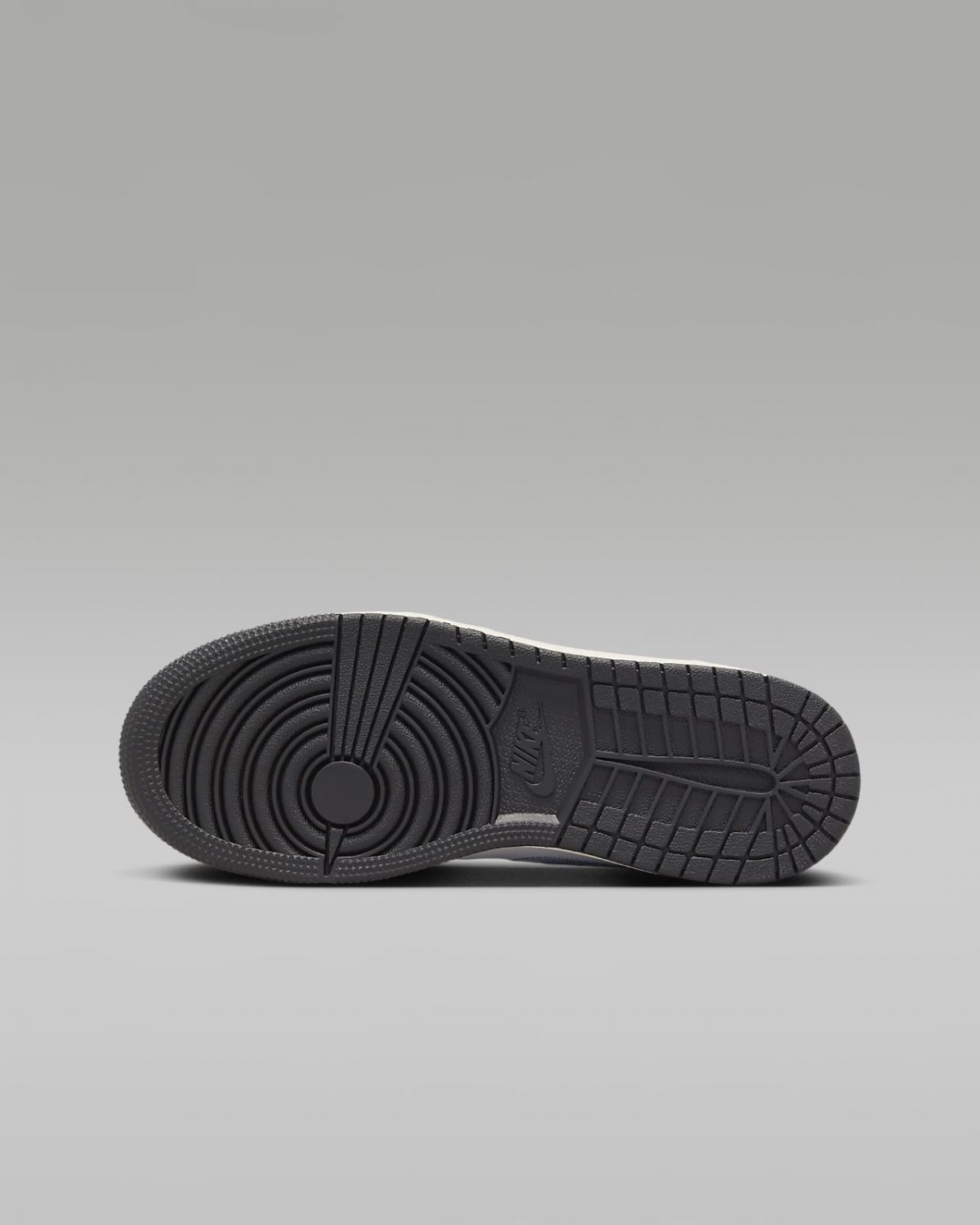 Детские кроссовки nike Air Jordan 1 Low SE (GS) черные фотография