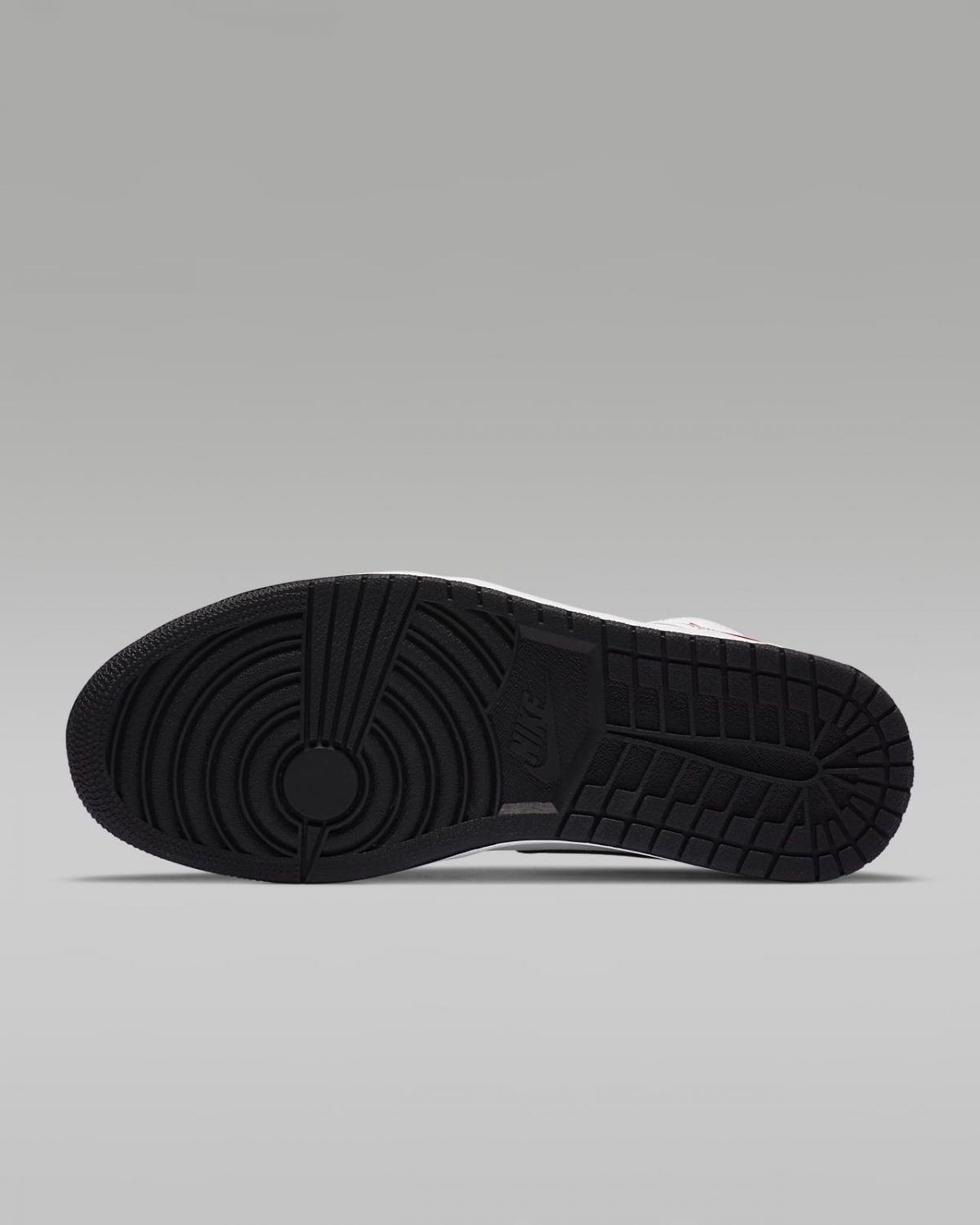 Мужские кроссовки nike Air Jordan 1 Mid SE черные фотография