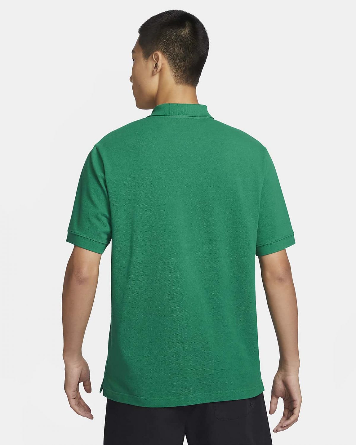 Мужская футболка Nike Club зеленая фотография